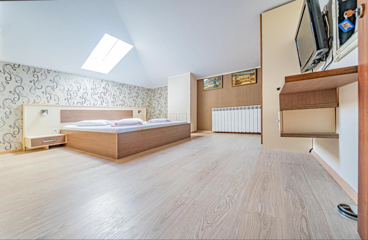 Pension Onix Vienna Airport Hotel Maria Ellend Exterior foto