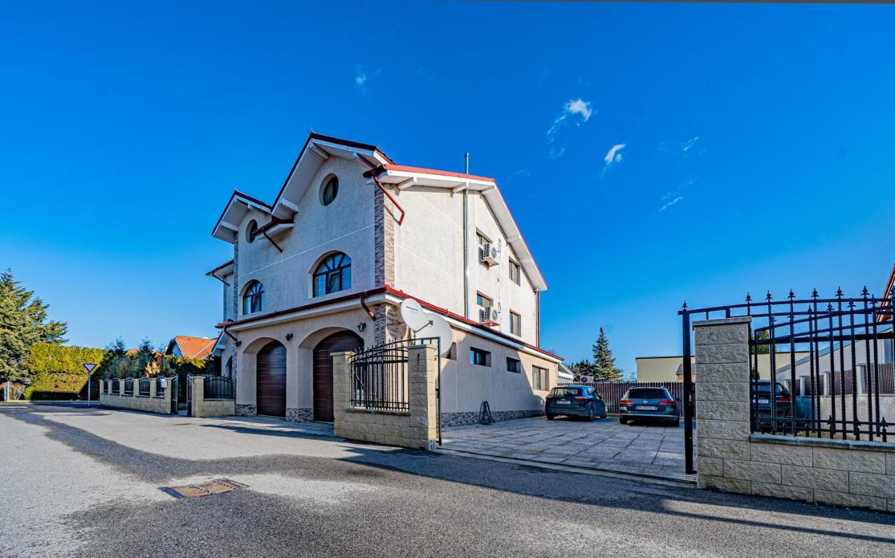 Pension Onix Vienna Airport Hotel Maria Ellend Exterior foto